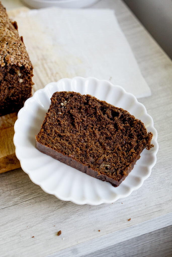 hojicha banana bread closeup slice on plate